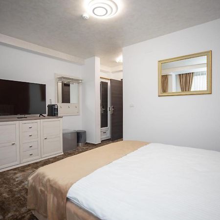 טרגובישטה Hotel Del Ponte מראה חיצוני תמונה