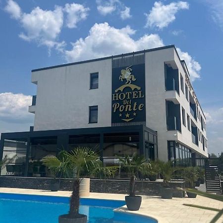 טרגובישטה Hotel Del Ponte מראה חיצוני תמונה