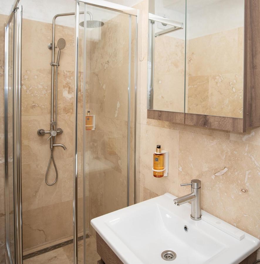 טרגובישטה Hotel Del Ponte מראה חיצוני תמונה