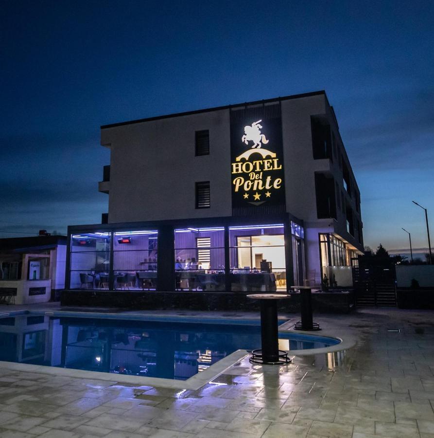 טרגובישטה Hotel Del Ponte מראה חיצוני תמונה