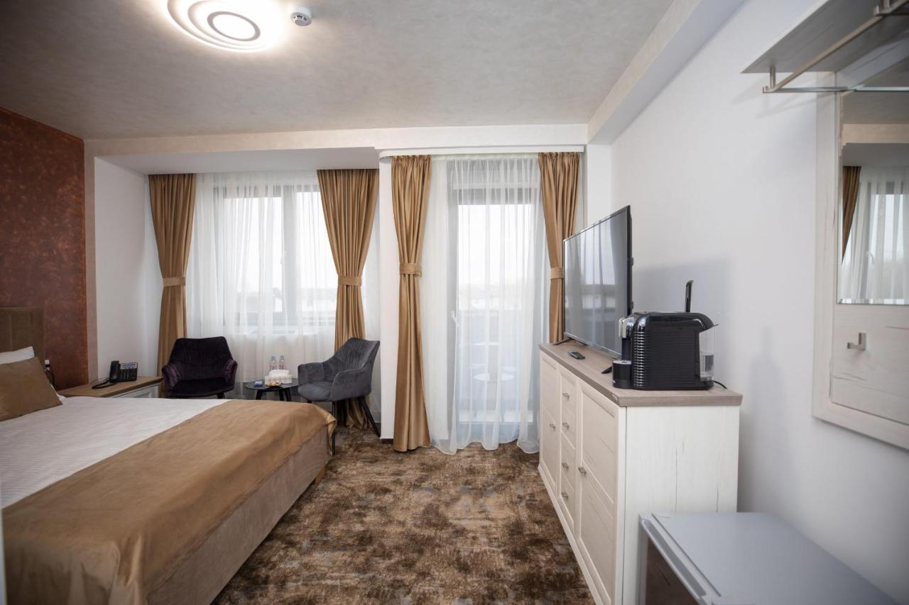 טרגובישטה Hotel Del Ponte מראה חיצוני תמונה