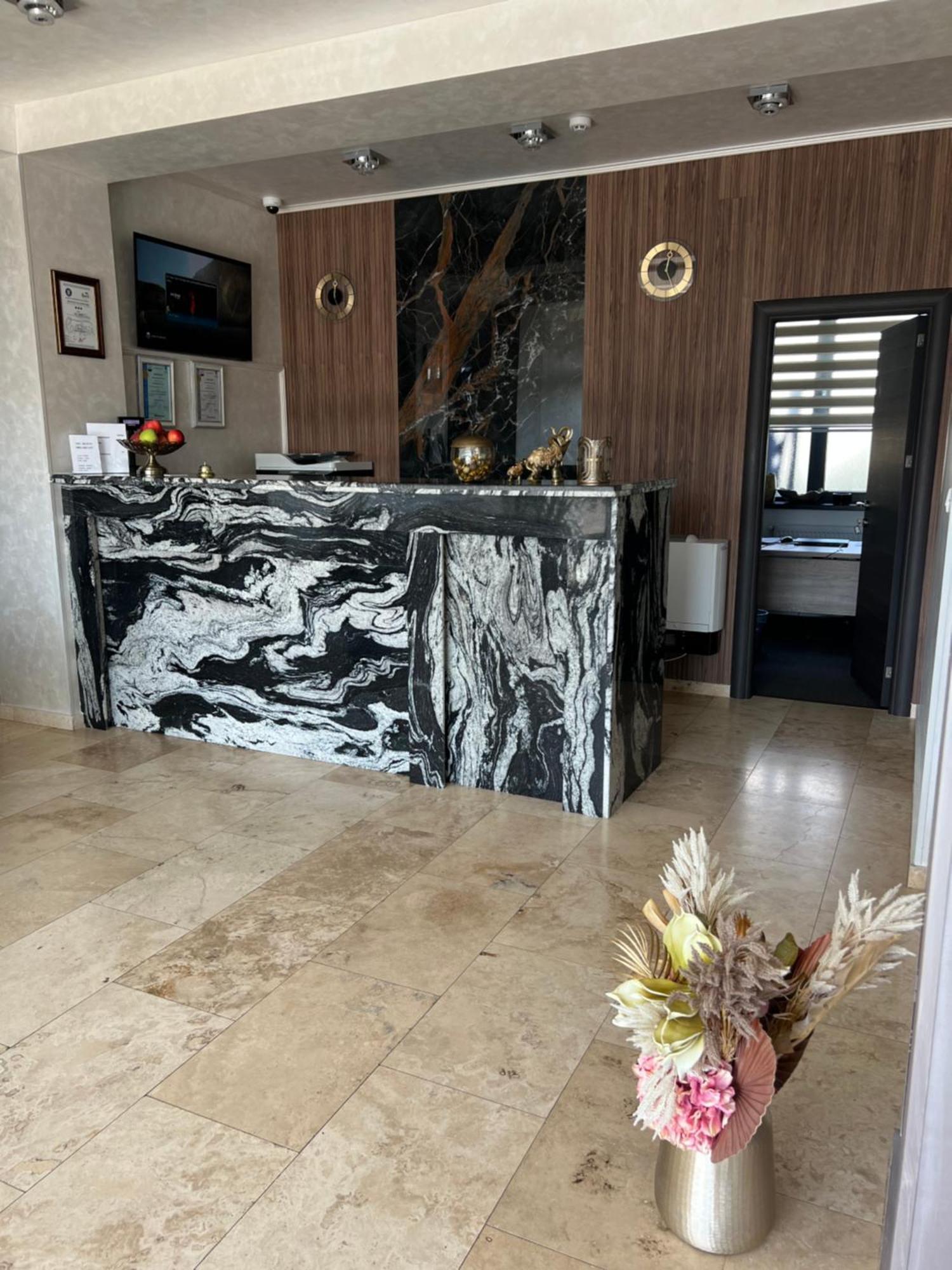 טרגובישטה Hotel Del Ponte מראה חיצוני תמונה