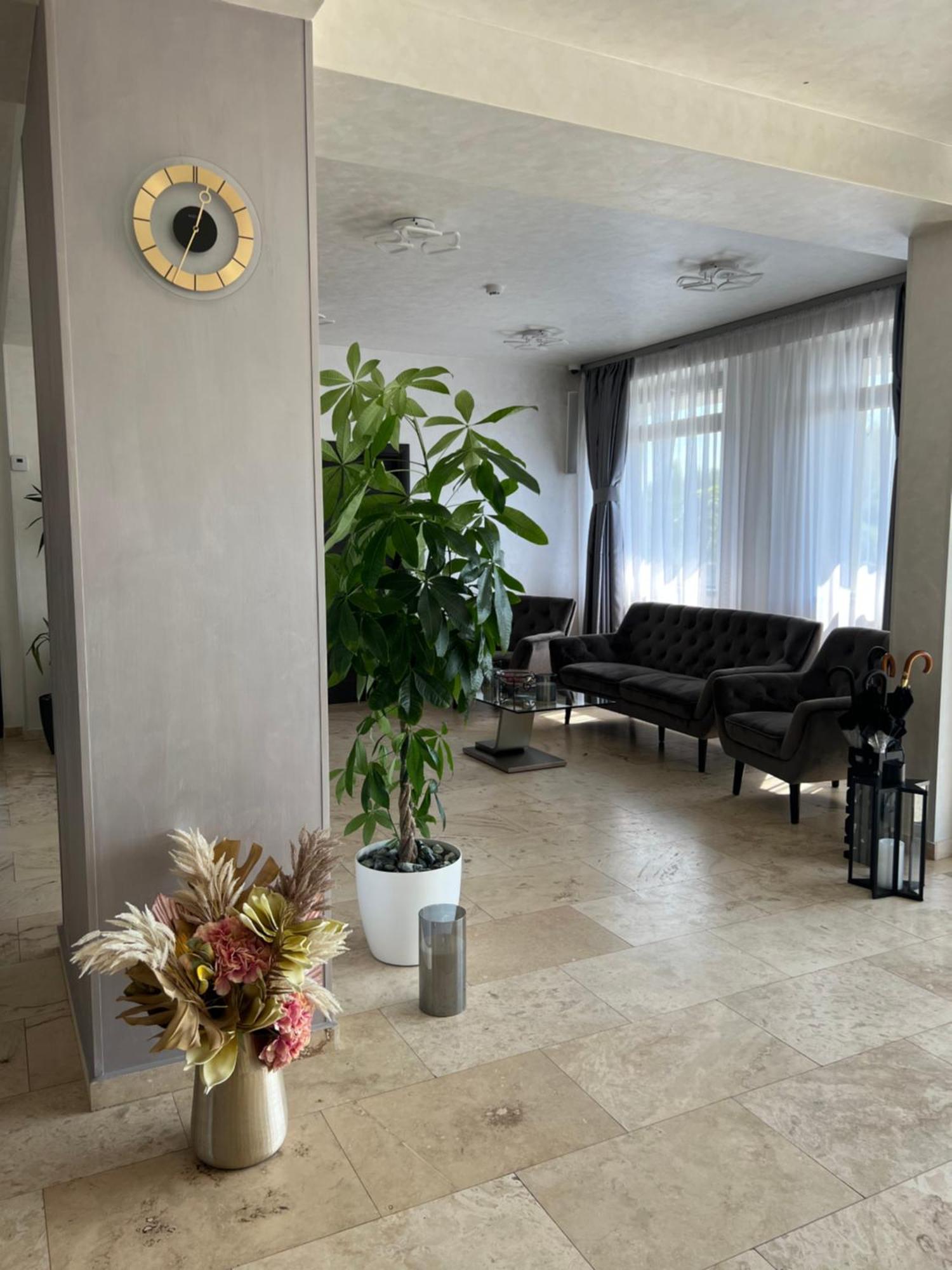 טרגובישטה Hotel Del Ponte מראה חיצוני תמונה